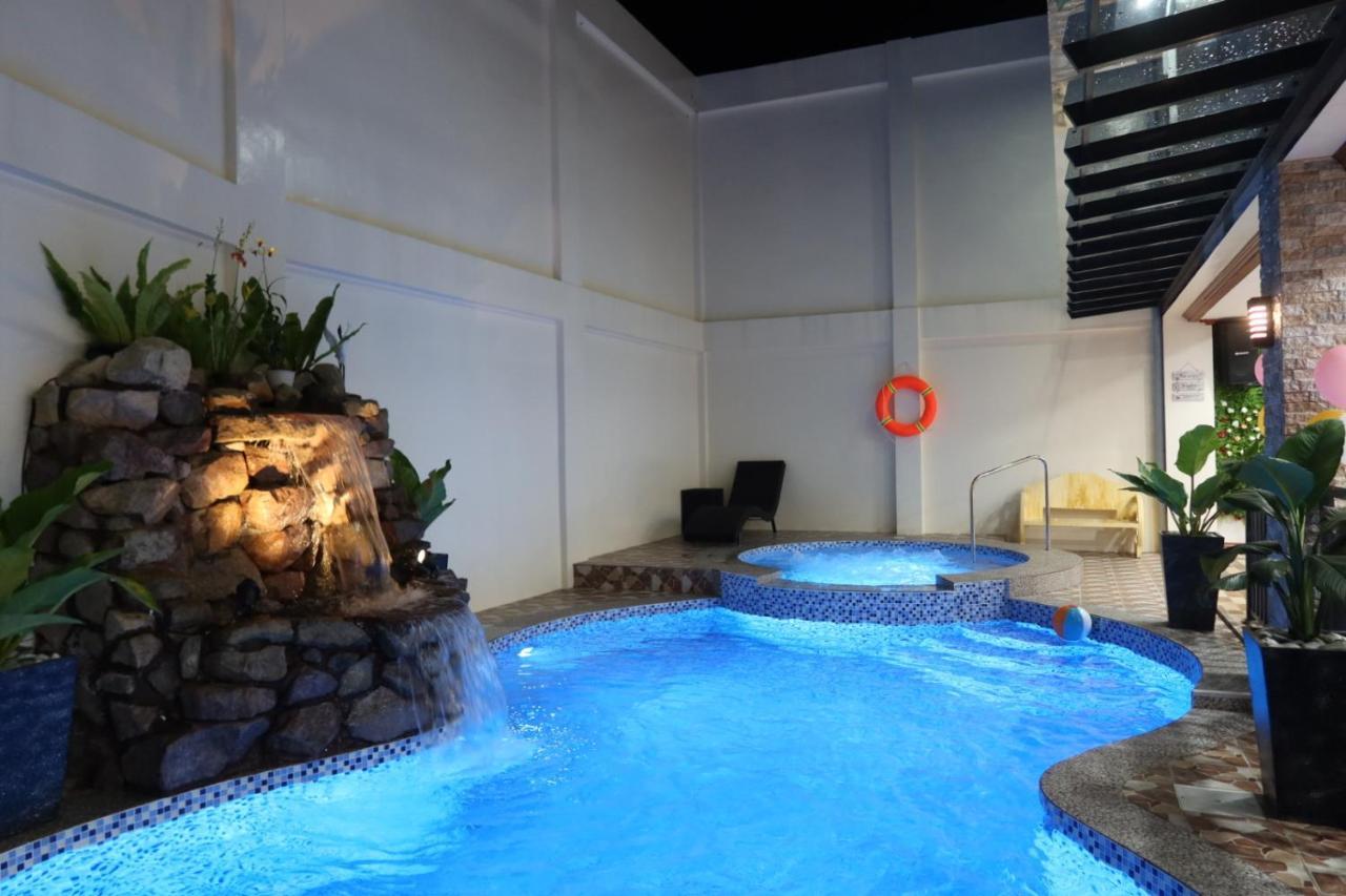 The Legacy Hotel Tayabas Екстериор снимка