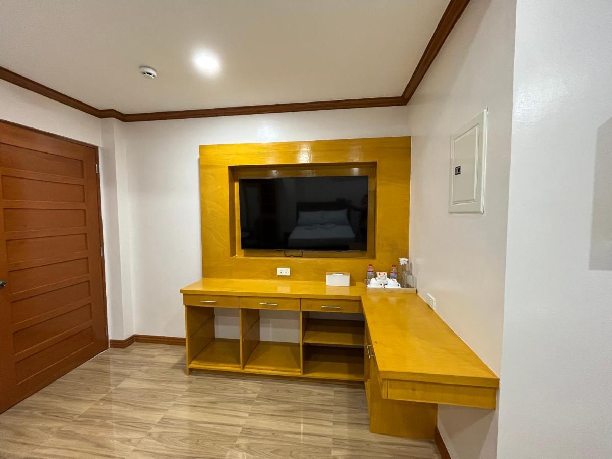 The Legacy Hotel Tayabas Екстериор снимка